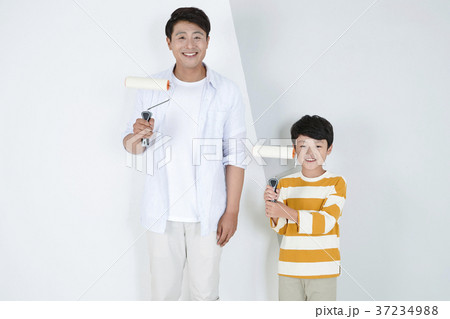 RF photo - Dad and little son isolated shot in studio 379 RF photo - Dad and little son isolated shot in studio 379 37234988