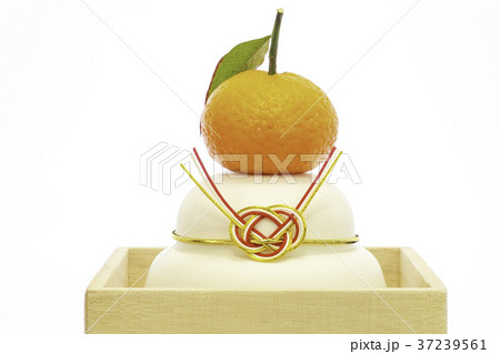 鏡餅とみかんと三方 37239561