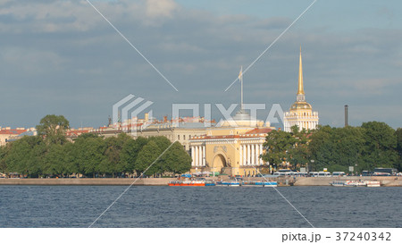 General view of the Neva river and the Admiralty - 37240342