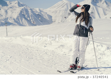 girl with ski 37240541