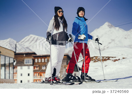 girls with ski 37240560