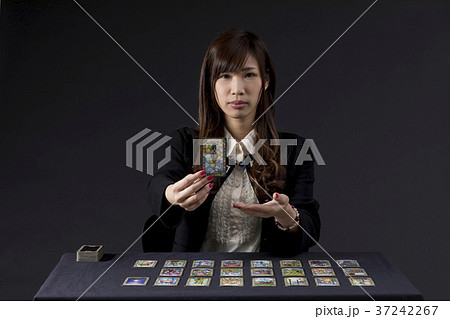 占い師　タロットカード 37242267