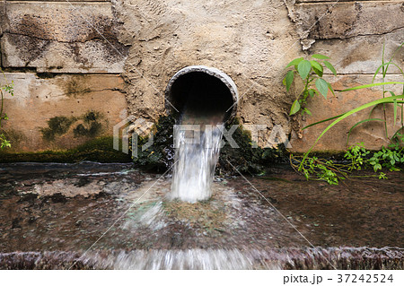 The waste water pipe The waste water pipe 37242524