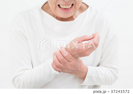 シニア　手首痛 37243572
