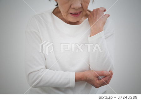 シニア 肘痛 シニア 肘痛 37243589