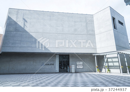 秋田県立美術館入り口風景 37244937