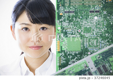 エンジニア 基板 研究 実験 女性 エンジニア 基板 研究 実験 女性 37246045