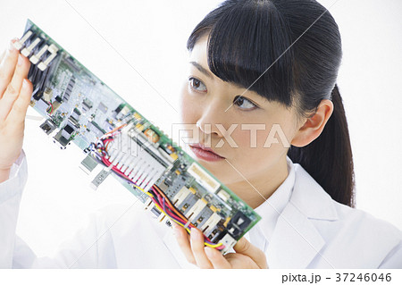 エンジニア 基板 研究 実験 女性 エンジニア 基板 研究 実験 女性 37246046