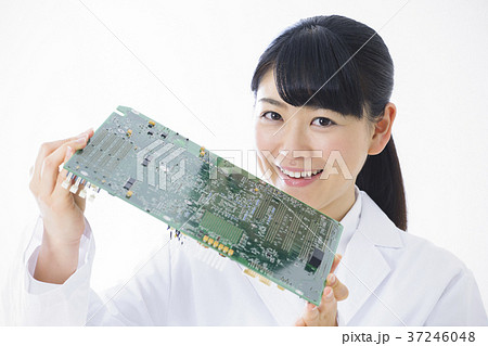 エンジニア 基板 研究 実験 女性 エンジニア 基板 研究 実験 女性 37246048