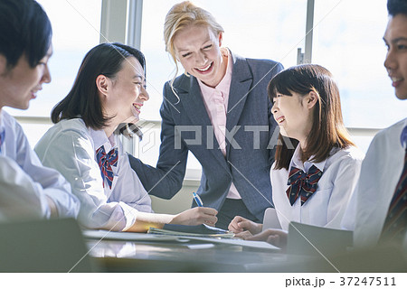 学生　英会話　ディスカッション 37247511