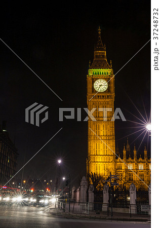 Big Ben at night Parliament Square London, England Big Ben at night Parliament Square London, England 37248732