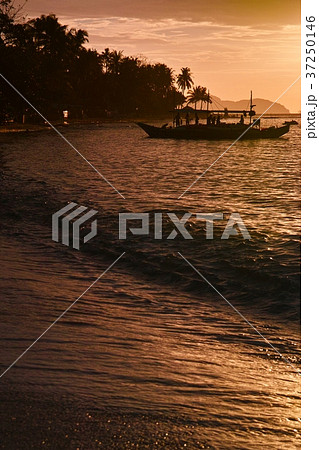 海辺の夕焼け 海辺の夕焼け 37250146