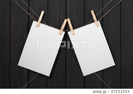Blank white paper cards hanging on clothespins 37251555