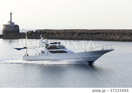 三池港　帰港する釣船、 37252093