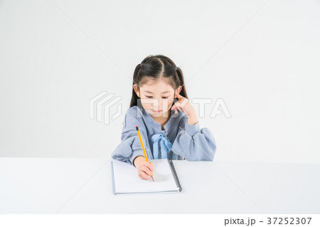 子供 女性 韓国人 37252307