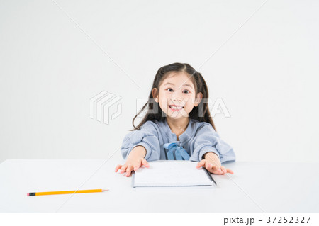 子供 女性 韓国人 37252327