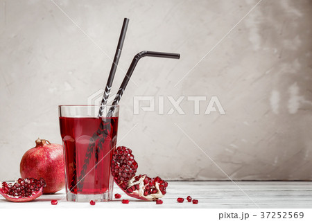 Glass with pomegranate juice and fresh fruit 37252569