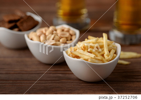 Pub snacks 37252706
