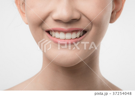 woman smile with health teeth 37254048