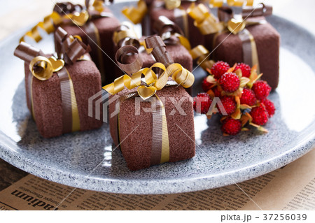 チョコのようなプチギフト チョコのようなプチギフト 37256039