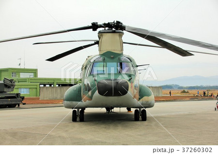 航空自衛隊のCH－４７JAヘリコプター 37260302