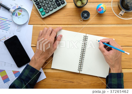 Businessman hands with pen writing notebook 37265462