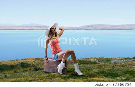 Pretty brunette retro hitchhiker Pretty brunette retro hitchhiker 37266754