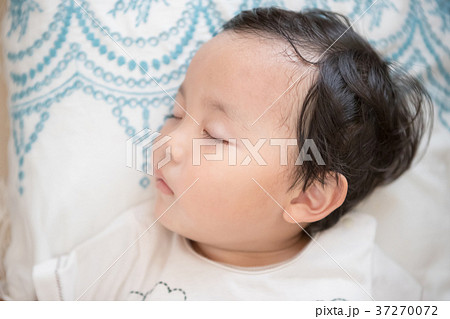 3 years old 37270072