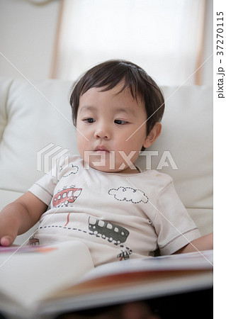 3 years old 37270115