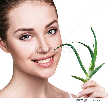 Woman with aloe vera plant and perfect ski Woman with aloe vera plant and perfect ski 37277008