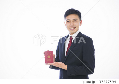 ビジネス　男性　ビジネスマン 37277594