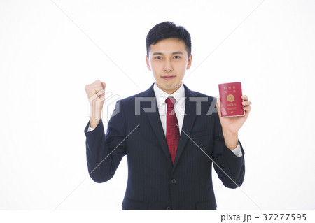 ビジネス　男性　ビジネスマン 37277595