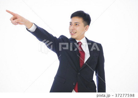 ビジネス　男性　ビジネスマン 37277598