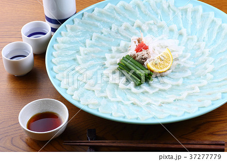 ふぐ刺しと日本酒 ふぐ刺しと日本酒 37277779