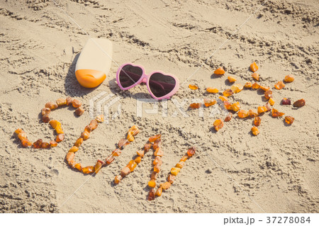 Word and shape of sun, sunglasses, sun lotion Word and shape of sun, sunglasses, sun lotion 37278084