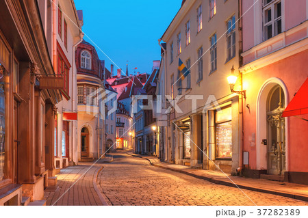 Evening street in the Old Town, Tallinn, Estonia 37282389
