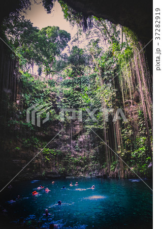 チチェンイッツァ 37282919