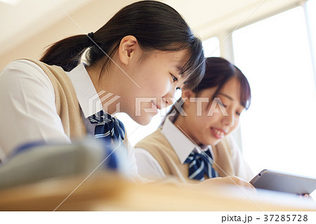 タブレット　授業　中高生 37285728