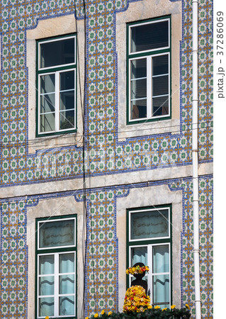 Facade of old house in Alfama district, Lisbon 37286069