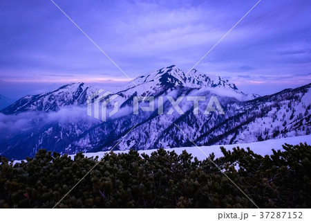 真夜中の鹿島槍ヶ岳（高感度撮影） 37287152