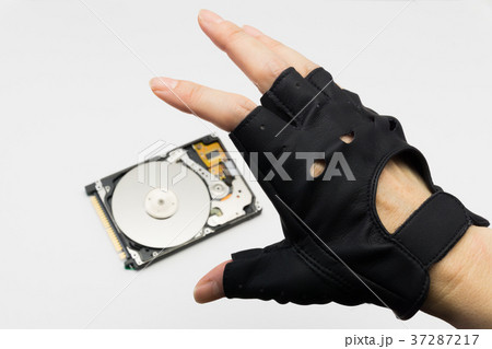 HDDを狙う黒い手 HDDを狙う黒い手 37287217
