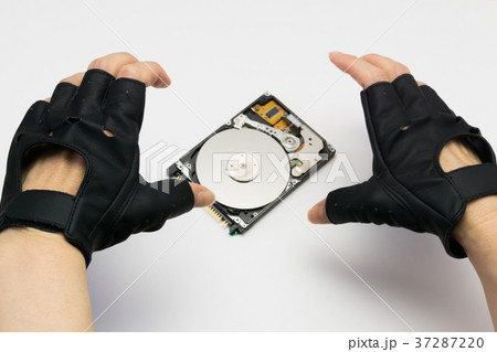 HDDを狙う黒い手 HDDを狙う黒い手 37287220