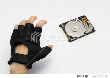 HDDを狙う黒い手 HDDを狙う黒い手 37287224
