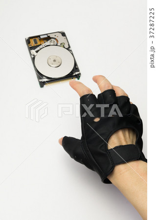 HDDを狙う黒い手 HDDを狙う黒い手 37287225