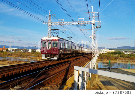 鉄橋を走る阪急京都線 37287682