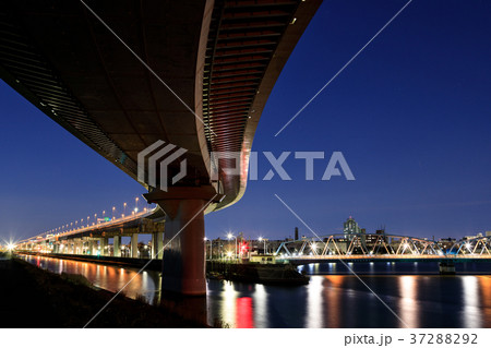 夜景 首都高速中央環状線 かつしかハープ橋 夜景 首都高速中央環状線 かつしかハープ橋 37288292