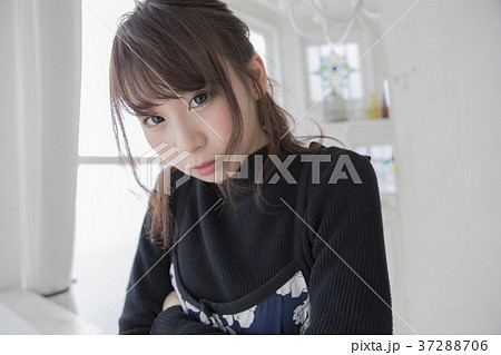 ハーフアップアレンジ 女性 日本人の写真素材