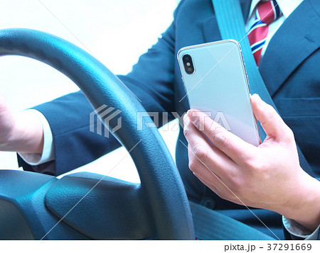 危険運転（ながらスマホ） 37291669