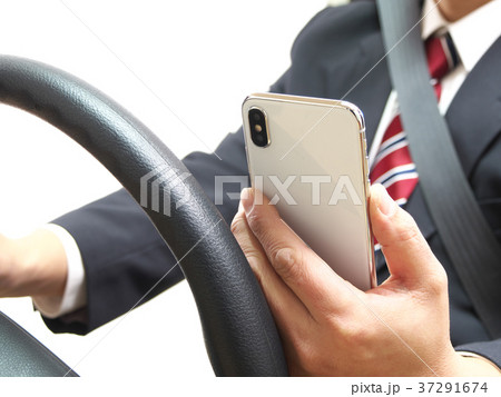 危険運転（ながらスマホ） 37291674