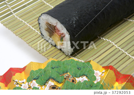 節分イメージ　恵方巻、扇子 37292053